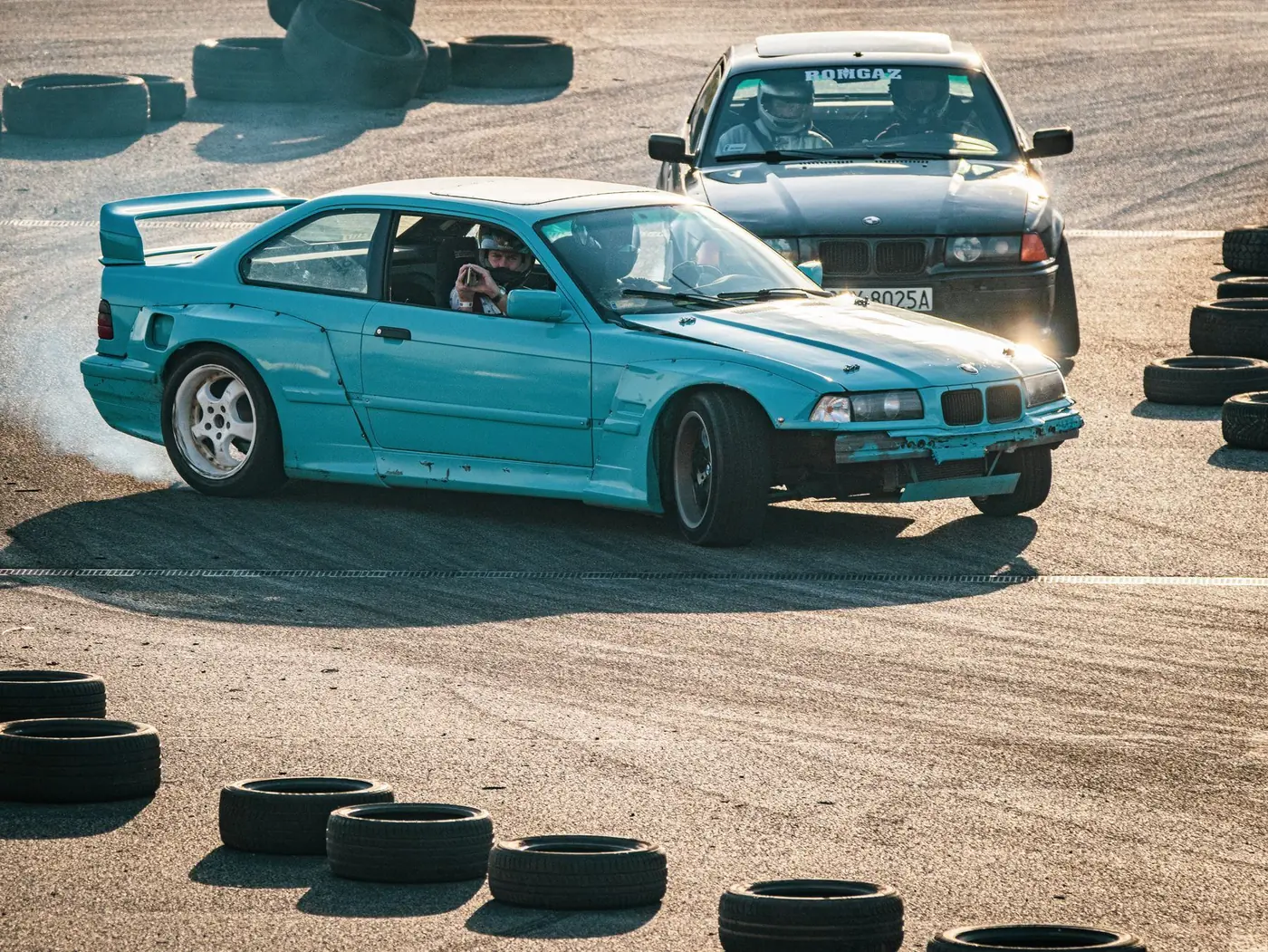 BMW in een drift op het circuit, Paddock Studio